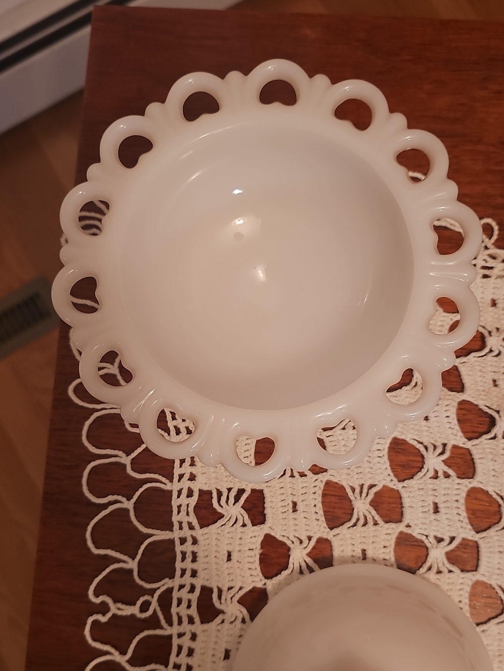 Anchor Hocking "Old Colony" Lace Edge Candy Dish - Picture 3 of 9